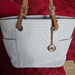 Michael Kors Jet Set Signature Logo Tote Bag in Vanilla with Acorn Trim